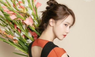 Ngẩn ngơ ngắm lưng trần gợi cảm của Yoona trong tạo hình kín trước hở sau 