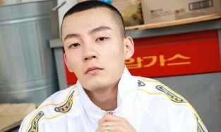 Sao nam 'Nevertheless' vướng nghi vấn 'bắt cá nhiều tay', trốn cách ly khi điều trị Covid-19 để đi ngoại tình