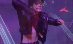 Jungkook khiến fan mất ngủ vì mặt học sinh dáng phụ huynh trong clip 44s