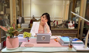 'Hoa hậu giảng viên' Lê Âu Ngân Anh được thăng chức Giám đốc ở tuổi 26