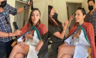 Gal Gadot vừa trang điểm vừa hút sữa cho con ở phim trường 