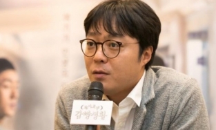 Đạo diễn Shin Won Ho là ai? PD quyền lực nhất nhì Kbiz, cha đẻ của 'Hospital Playlist', 'Reply', 'Prison Playbook'