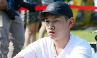 Bạn trai Joy (Red Velvet) từng giành giải nhất cuộc thi ngồi bất động trong vòng 3 tiếng