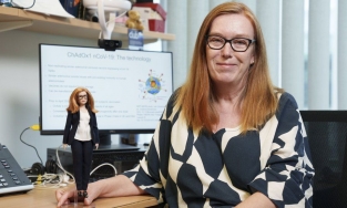 Nhà khoa học phát minh ra vaccine AstraZeneca là ai?