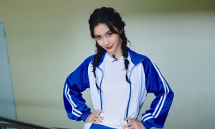 Angelababy trẻ trung như nữ sinh phổ thông với kiểu tóc 'cưa sừng làm nghé'