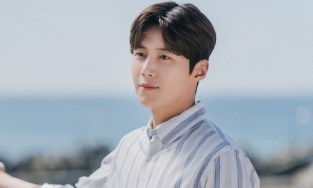 Rộ tin Kim Seon Ho ra mắt phim điện ảnh đầu tay của đạo diễn 'Sát thủ nhân tạo'