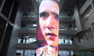 Diện mạo của Trương Tân Thành qua bảng led của Sina lên hot search weibo