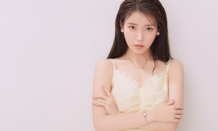 'Em gái quốc dân' IU lộ ảnh hiếm hoi tại phim trường 'Broker'