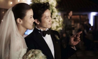 Ji Sung khoe ảnh ngọt ngào kỷ niệm 8 năm ngày cưới với Lee Bo Young