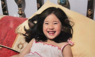 Triệu Lộ Tư khoe ảnh thời bé, nét đáng yêu không lẫn vào đâu được