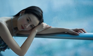 'Chúc Anh Đài' Đổng Khiết khoe vẻ đẹp tinh khôi ở tuổi 41