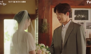 Hometown Cha-Cha-Cha tập cuối: Cặp đôi SikHye lần đầu làm 'chuyện ấy'