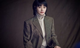 'Chị đại' Kim Hye Soo ở tuổi 51: Quyến rũ, giàu có và lẻ bóng