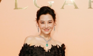 'Thánh Cô Nhậm Doanh Doanh' Hứa Tình độc thân quyến rũ ở tuổi 52