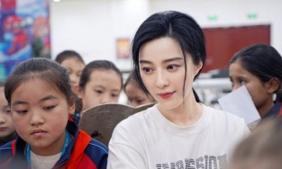 Phạm Băng Băng đi từ thiện vẫn khoe được thần thái ngút ngàn