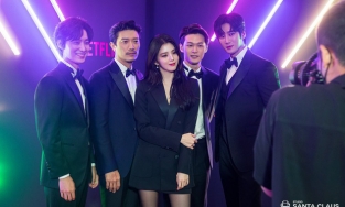 Khoảnh khắc đắt giá nhất LHP Busan: Han So Hee như nữ thần đứng giữa dàn tài tử 'My Name'