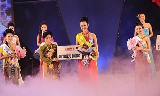 Xôn xao khoảnh khắc Thúy Ngân thi Hoa hậu năm 18 tuổi, trả lời ứng xử khiến ai cũng bật cười