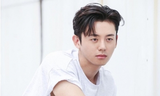 Lee Ji Hoon đưa bạn tới phim trường đe dọa các nhân viên làm phật ý anh