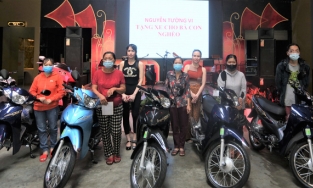 Mẹ cho 100 triệu làm sinh nhật, hotgirl lấy tiền mua xe máy tặng người nghèo