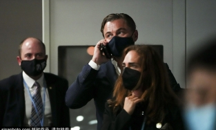 Leonardo DiCaprio đeo khẩu trang vẫn chiếm spotlight tại hội nghị biến đổi khí hậu COP26