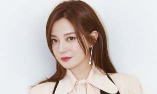 Rộ tin Triệu Vy chuẩn bị trở lại showbiz, thoát án 'phong sát' ngoạn mục