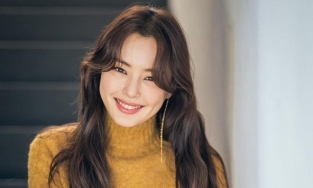 Hoa hậu Honey Lee hẹn hò với bạn trai ngoài ngành sau khi chấm dứt mối tình 7 năm  