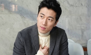 Ca sĩ Jang Su Won chính thức kết hôn với bạn gái stylist hơn 1 tuổi