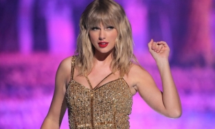 Taylor Swift là sao nữ đầu tiên trong lịch sử Spotify đạt 8 tỷ streams