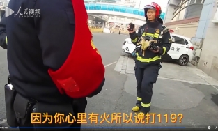 Ngang nhiên báo cháy, chàng trai khiến 35 lính cứu hỏa 'cạn lời' với lý do 'trong lòng có lửa' 