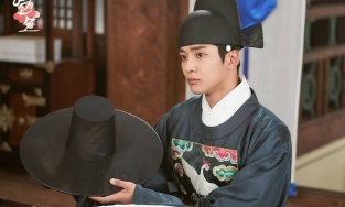 Dàn mỹ nam cổ trang Hàn 2021 khiến fan 'mất ăn mất ngủ': Hết Taecyeon đến tân binh '6 múi'