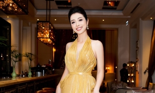 'Mẹ 4 con' Jennifer Phạm tái xuất rạng rỡ, đẹp không tì vết như thời son rỗi