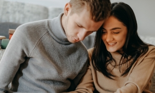 Sapiosexual là gì? Dấu hiệu cho thấy bạn là một Sapiosexual 