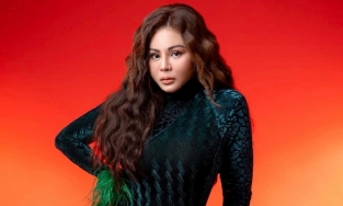 Lên chức bà nội nhưng Lê Giang vẫn diện bodysuit khoe đường cong ở tuổi 50: Quyến rũ hay phản cảm?