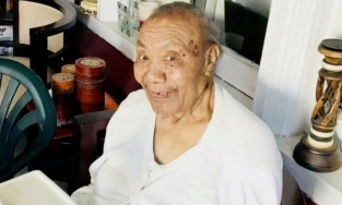 Cụ bà 106 tuổi sống khỏe mạnh nhờ ăn bánh humberger cỡ lớn mỗi ngày