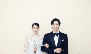 Hé lộ dàn khách mời 'quyền lực' tại đám cưới thế kỷ của Park Shin Hye và Choi Tae Joon