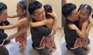 Lam Trường tự gói mình vào hộp quà lớn để tạo bất ngờ cho con gái sau nửa năm xa cách 