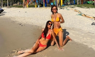 Đọ sắc bên biển, Võ Hoàng Yến và Mâu Thủy khoe trọn thân hình không chút mỡ thừa sau nghỉ Tết