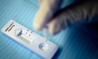 Test nhanh Covid âm tính vẫn phải cách ly nếu có dấu hiệu này