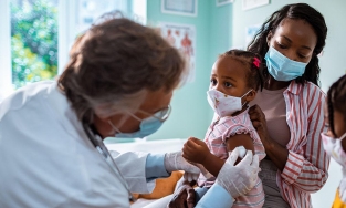 Mỹ lên kế hoạch tiêm vaccine Pfizer cho trẻ dưới 5 tuổi 