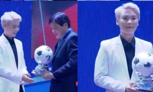 Nữ cầu thủ Phạm Hải Yến giành Quả bóng bạc 2021 lịch lãm như idol Hàn tại sự kiện