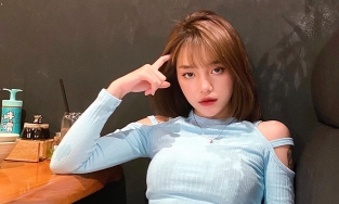 Giàu như Linh Ngọc Đàm, 25 tuổi đã tậu cả ô tô, chung cư tiền tỷ tặng bố mẹ 