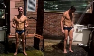 Ronaldo mặc quần 'xà lỏn' livestream cảnh tắm trong 45 giây, thu hút gần 700 nghìn người xem