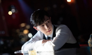 Đặng Luân bị mỉa mai vì dòng giới thiệu 'Làm người tốt, chăm chỉ đóng phim' giữa ồn ào trốn thuế