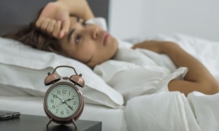 Bác sĩ BV Quốc tế chỉ ra nguyên nhân mất ngủ hậu Covid, hướng dẫn dùng thuốc cải thiện giấc ngủ