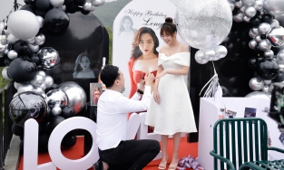 Anh Tuấn phim 'Phố trong làng' cầu hôn bạn gái kém 11 tuổi sau 1 tháng dạm ngõ