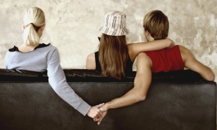 Ngoại tình với người đã có gia đình có phạm tội không? Bị xử phạt thế nào?