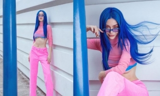 MLee dạo này: Tóc xanh, mắt đỏ, bụng toàn cơ múi, còn vén áo khoe chân ngực lấp ló