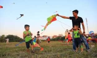 Lợi ích bất ngờ từ trò thả diều: Ngủ ngon, chắc xương, tăng khả năng tập trung