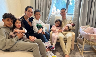 Ronaldo chào đón con thứ 5, là bé gái trong cặp song sinh vừa mất một bé