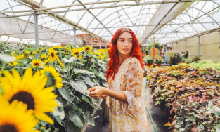 Cô gái 29 tuổi kiếm 9 tỷ mỗi năm, sở hữu 3 căn nhà nhờ ăn đồ giảm giá, mặc đồ 'sida'